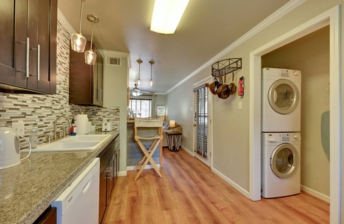 Nacogdoches Appartement | Comfy 2BR Retreat, Walk to SFA, Children & Pet-Friendly + Superhost Clean