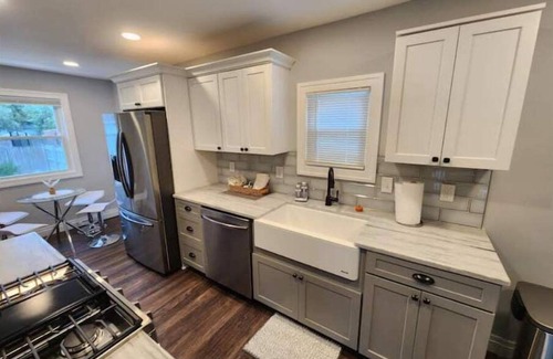 Lackawanna Maison | Comfy 3BR 6min drive Downtown Harbor Center, Buffalo Bills fan favorite.