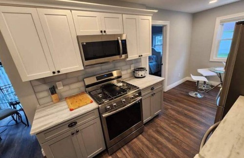 Lackawanna Maison | Comfy 3BR 6min drive Downtown Harbor Center, Buffalo Bills fan favorite.