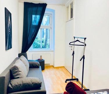 Thurygrund Appartement | Comfy 3BR Apt for Groups, 10-Min to Währinger Park