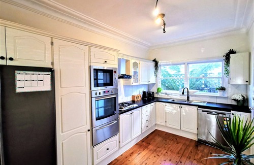 Miranda Maison | Comfy 4 bedrooms house-2 mins to Miranda Shopping Centre