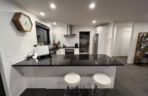 Waitara Maison | Comfy and Convenient Modern Waitara Home