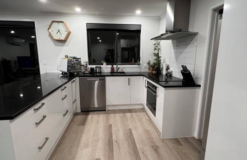 Waitara Maison | Comfy and Convenient Modern Waitara Home