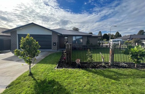 Waitara Maison | Comfy and Convenient Modern Waitara Home