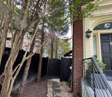 Crestwood Appartement | COMFY Basement Home 2 Bdrm1Den 3Queen Beds