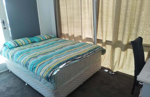 Grovedale Maison | Comfy bed quiet neighbourhood