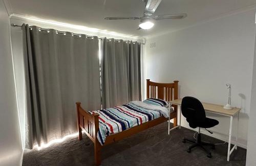 Grovedale Maison | Comfy bed quiet neighbourhood