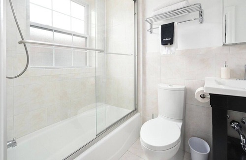 Bloomfield Appartement | ♥Comfy Bloomfield Oasis ~ 5★ Location ~ ♛Queen Bed