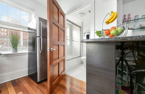 Bloomfield Appartement | ♥Comfy Bloomfield Oasis 5★ Location ♛Queen Bed- Desk- WiFi- Long Term Discount