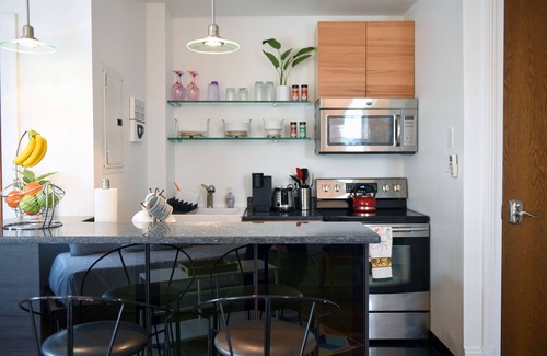 Bloomfield Appartement | ♥Comfy Bloomfield Oasis 5★ Location ♛Queen Bed- Desk- WiFi- Long Term Discount