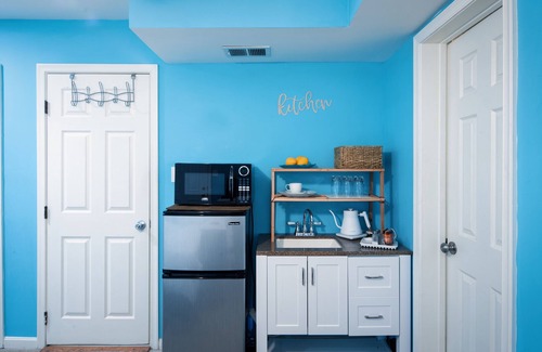 Garfield Heights Maison | Comfy Blue Studio with Great Amenities