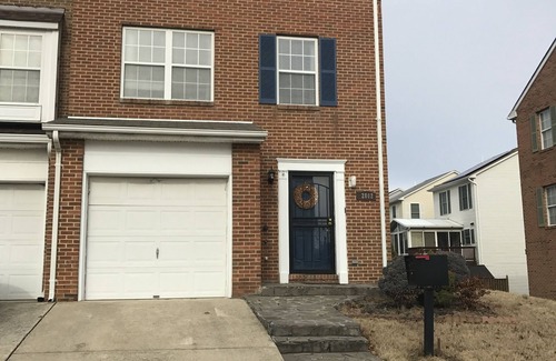 Garfield Heights Maison | Comfy Blue Studio with Great Amenities