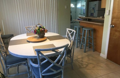 New Smyrna Beach Maison | Animaux domestiques Bungalow - 1 bloc de l'océan