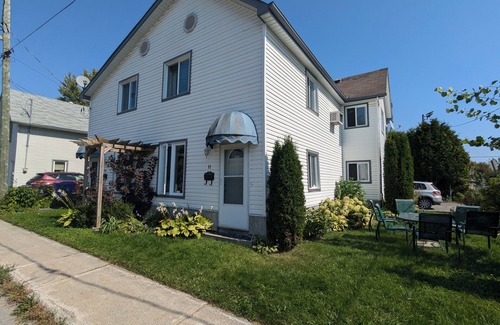 Downtown Gatineau Maison | Comfy by the 3 Rivers Pointe-Gatineau 3-4 month Rental Nov20-March31 OwnerInSun