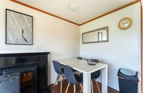 Blokzijl Maison | Comfy chalet in Blokzijl with waterside garden