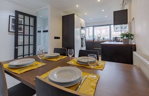 Smethwick Maison | Comfy & Chique Stay - Perfect For Visiting Sites, Events & City Centre