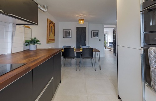 Smethwick Maison | Comfy & Chique Stay - Perfect For Visiting Sites, Events & City Centre