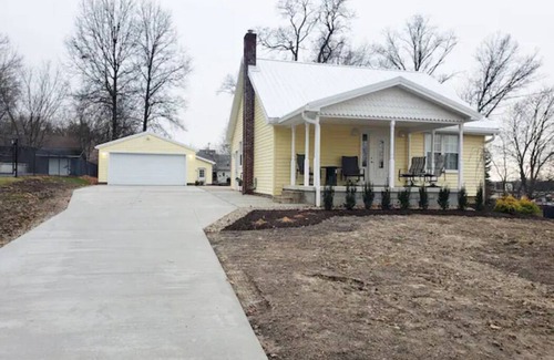 Howland Corners Maison | Comfy Cottage in the Middle of Everything!