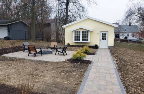 Howland Corners Maison | Comfy Cottage in the Middle of Everything!