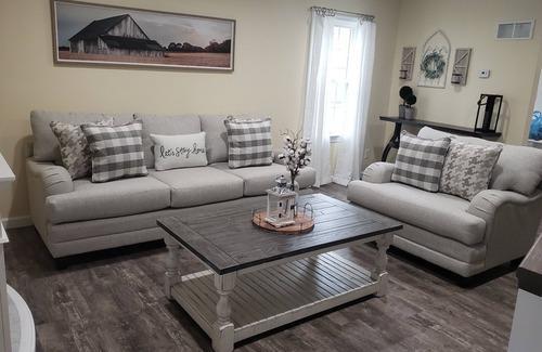 Howland Corners Maison | Comfy Cottage in the Middle of Everything!