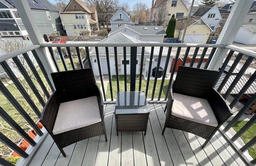 River Forest Maison | Comfy Cozy 2BR Home Away from Home