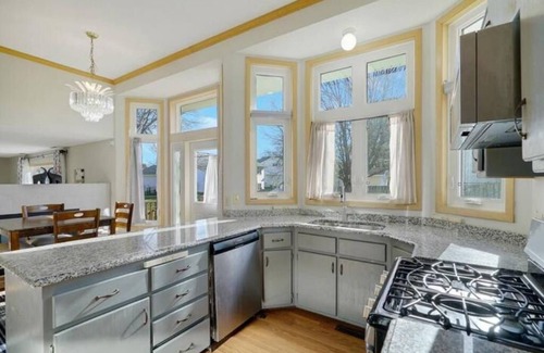 Brooklyn Park Maison | Comfy&Cozy in Minneapolis Suburb