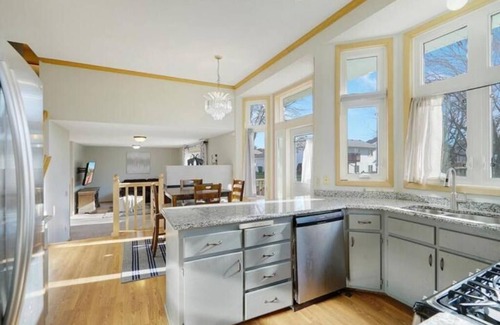 Brooklyn Park Maison | Comfy&Cozy in Minneapolis Suburb