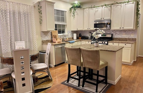 Montclair Maison | Comfy Deluxe Getaway Resort