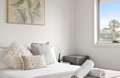 Panania Maison | Comfy Double Room in Panania - Nearby Stations & Shops - Shared Bathroom
