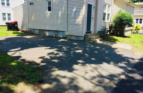 Brockton Appartement | Comfy Easeful Two Bedroom Apartment. 30 Minutes to Boston