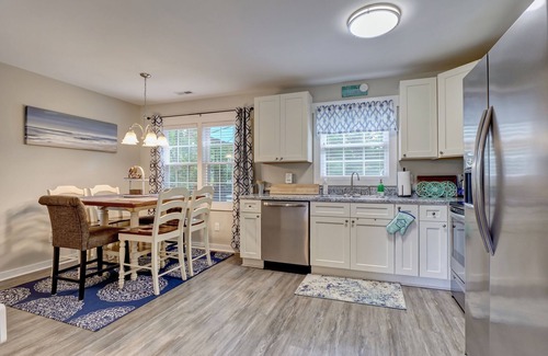 Wilmington Maison | Comfy, family-friendly, dog-friendly, 3 bedroom home with a pool
