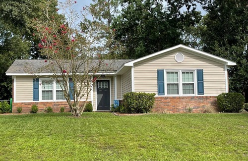 Wilmington Maison | Comfy, family-friendly, dog-friendly, 3 bedroom home with a pool