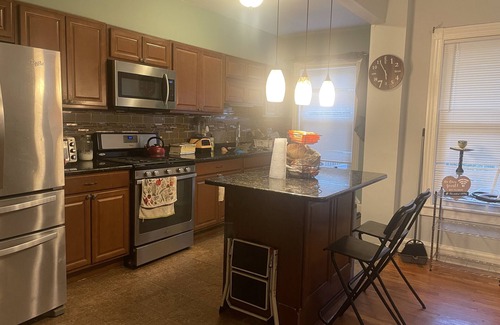 Elizabeth Maison | Comfy, family sized home, 10 minutes from the airport. Dog & 420 friendly.