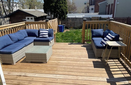 Elizabeth Maison | Comfy, family sized home, 10 minutes from the airport. Dog & 420 friendly.