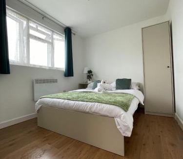 Chadwell Maison | Comfy family studio