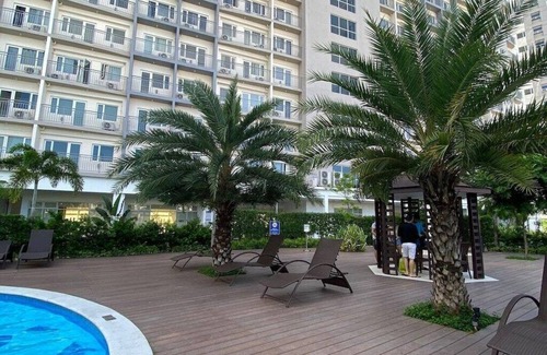 Las Pinas Copropriété | Comfy flexi 1 or 2 BR condo with wifi access. Parking is subject to availability