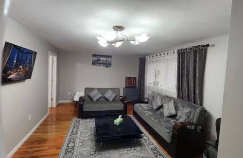 Brooklyn Maison | Comfy Guest Suite with a free parking spot in the heart of SheepsheadBay