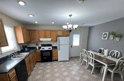 Corbin Maison | Comfy House in a Great Location!