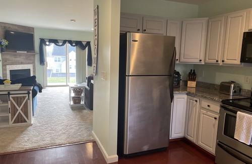 Laconia Copropriété | Comfy lake condo, great location to swim, boat, hike, ski & more!