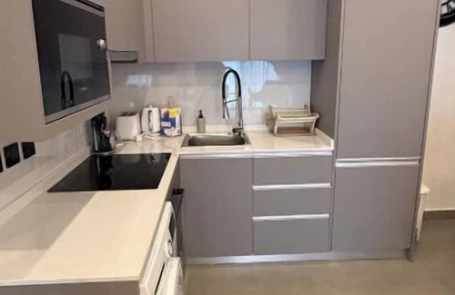 Roman Ridge Appartement | Comfy One BR Apt at Nova