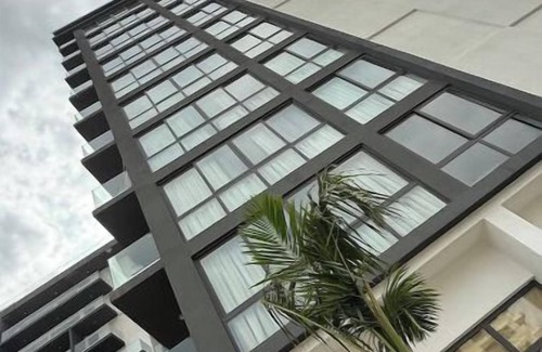 Roman Ridge Appartement | Comfy One BR Apt at Nova