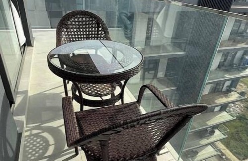 Roman Ridge Appartement | Comfy One BR Apt at Nova