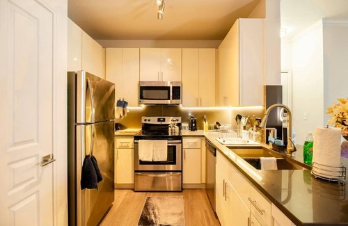 East Riverside - Oltorf Appartement | COMFY(Private Unit)5-miles away from Airport 2BR/1BA right near the Heart of ATX