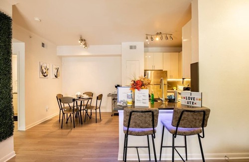 East Riverside - Oltorf Appartement | COMFY(Private Unit)5-miles away from Airport 2BR/1BA right near the Heart of ATX