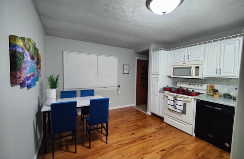 Elmira Maison | Comfy Ranch House [3 BR / 2 BA]