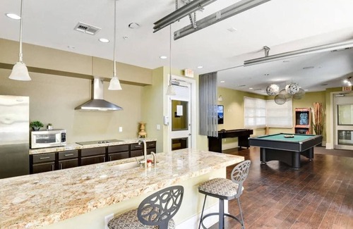 Pleasant Valley Appartement | Comfy SoCo 1BR King Suite w/ GymPickleballLaundry
