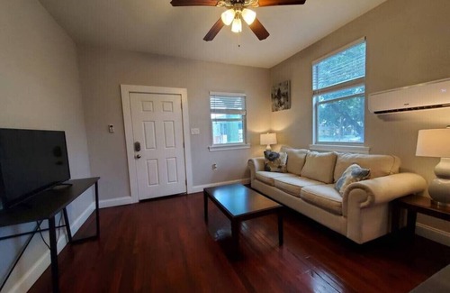 Holy Cross District Appartement | Comfy St Claude 2 Bedroom