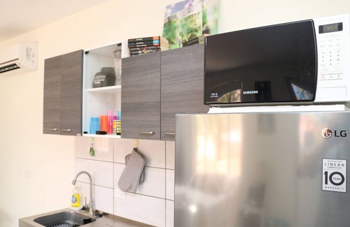 Tanki Leendert Appartement | Comfy Studio with large veranda + Shared Pool