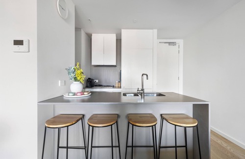 St Kilda Appartement | Comfy + stylish apartment in the heart of St Kilda - Heated rooftop heated pool.