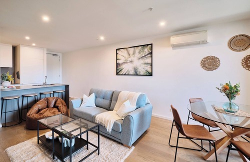 St Kilda Appartement | Comfy + stylish apartment in the heart of St Kilda - Heated rooftop heated pool.